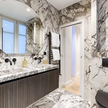 Elegant Luxury For 6 On Champs-élysées *