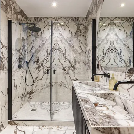 Elegant Luxury For 6 On Champs-élysées *