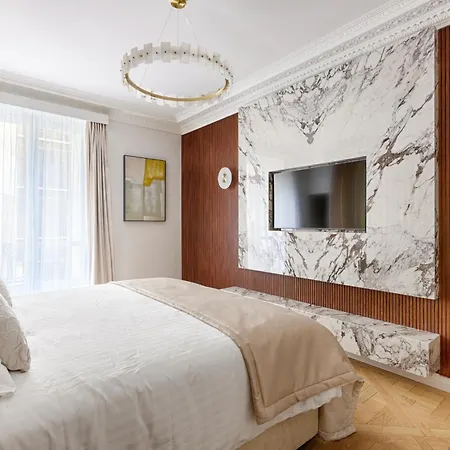 Elegant Luxury For 6 On Champs-élysées París