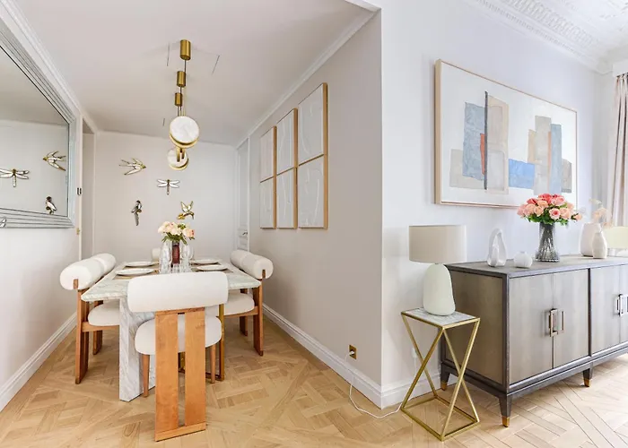 Elegant Luxury For 6 On Champs-elysees * 파리