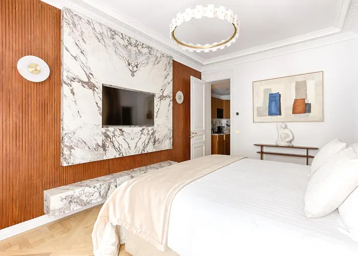 Elegant Luxury For 6 On Champs-elysees 아파트 파리