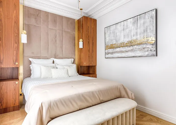 Elegant Luxury For 6 On Champs-elysees 파리