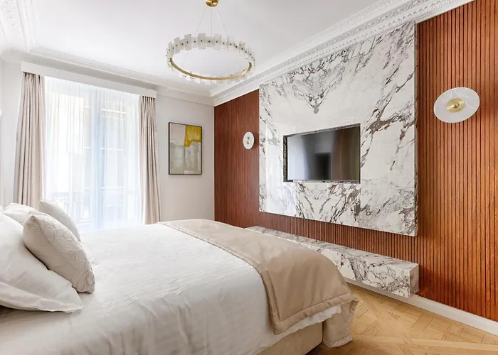 Elegant Luxury For 6 On Champs-elysees 파리