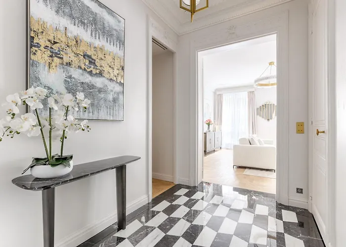 Elegant Luxury For 6 On Champs-elysees