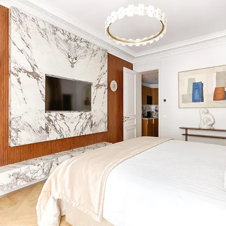 Elegant Luxury For 6 On Champs-elysees アパート パリ